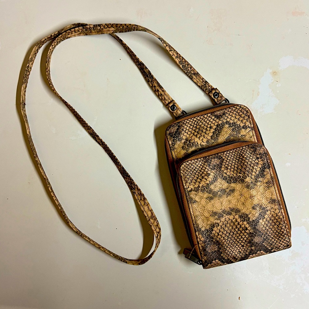 NWOT FAUX SNAKE SKIN CROSSBODY